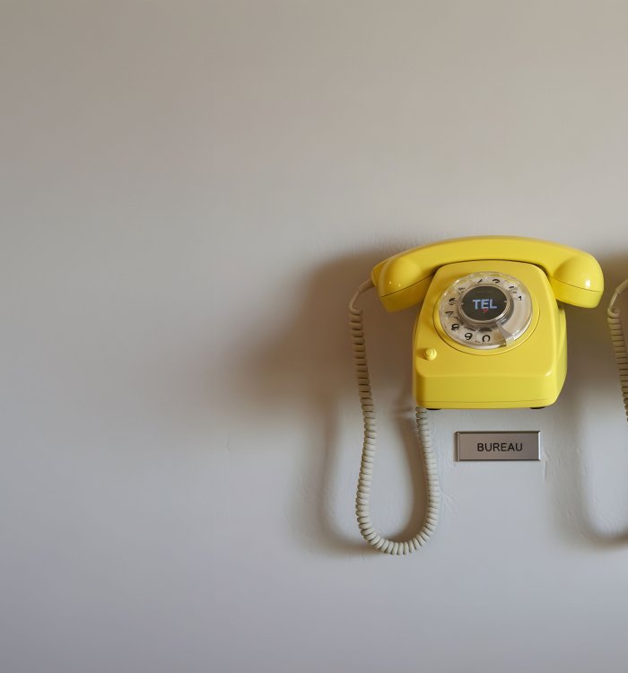 Téléphone vintage de ligne privée sur un bureau